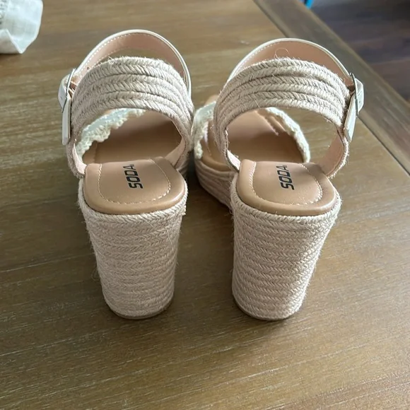 SODA Crochet Leather Wedges Size 9 - Picture 3 of 6